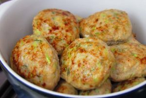 Recept: Skvelé pre vašu postavu! Lahodné kuracie fašírky s cuketou