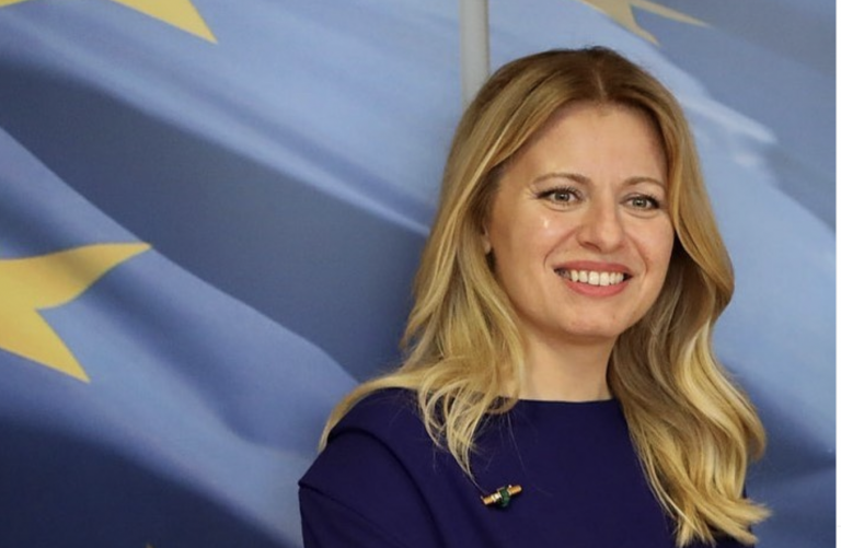 Prezidentka Čaputová dala dole elegentné oblečenie a poriadne sa ušpinila. Bolo to ale pre dobrú vec