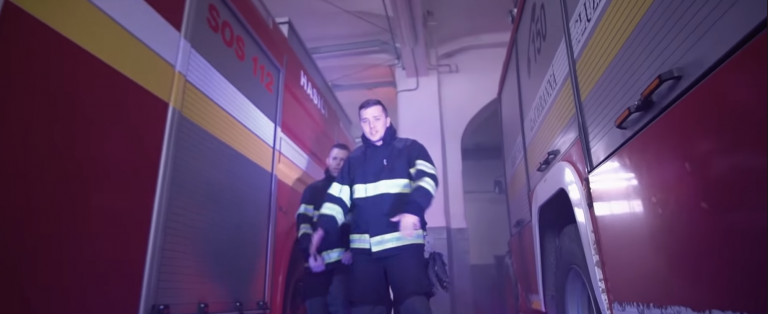 Košickí hasiči vydali hudobný videoklip, ktorý sa okamžite stal populárnym. Už ste ho počuli?