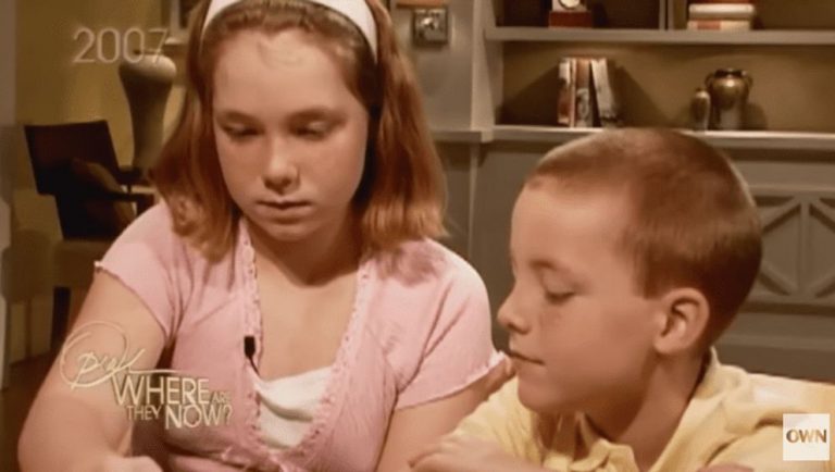 Matka po rozvode opustila svoje 2 deti. O 7 rokov neskôr sa im pozrie do očí, aby to vysvetlila…