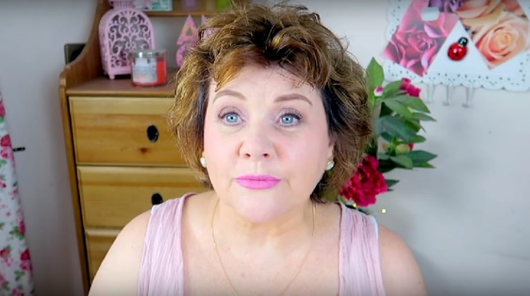 Jedinečný nápad na líčenie pre ženy v zrelšom veku. TENTO TRIK MA omladil o 10 rokov