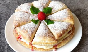 Rýchla domáca torta „Elegancia“ so vzdušným krémom a čerstvým ovocím. STVORENÁ NA LETO