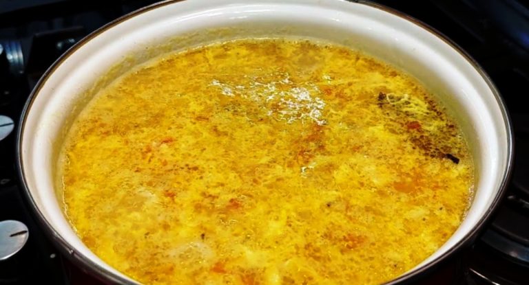 Chhutná a ľahkú polievku bez mäsa. Ideálna do teplého počasia