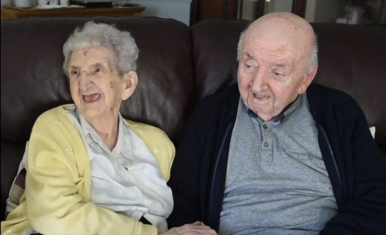 „Nikdy neprestaneš byť mamou“, hovorí 98-ročná žena. Tá sa presťahovala do domova, aby sa starala o svojho 80-ročného syna