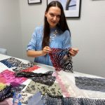 Kristína Púƒa£ová pri práci, ilu2.