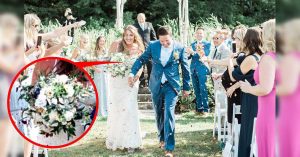 Otec sa už nedožil svadby svojej dcéry…Všimnite si jej kyticu!