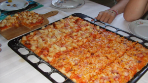 Rýchla lahodná pizza z hriankového chleba! Pripravené máte za 15 minút! Stačí vložiť do rúry a večera je na svete