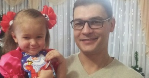 3-ročné dievčatko spadlo do bazéna. Jej telo našiel otec, ktorý ju oživoval 40 minút.