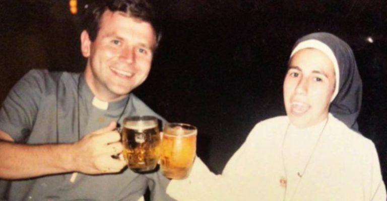 „Nechcel som život bez nej“: Kňaz a mníška opustili cirkev kvôli láske a vydali sa na spoločnú cestu