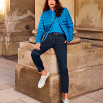 128658_DaSteppjackeblau_00_MOOD_THIRD_praesentationsbild-png