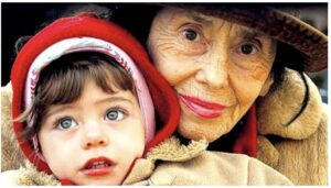 Vo veku 66 rokov porodila svoju dcéru, ktorá dnes študuje na dvoch vysokých školách – takto vyzerá dnes 19-ročná