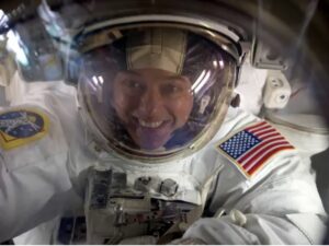 Astronaut NASA strávil 178 dní vo vesmíre, keď videl Zem z vesmíru, uvedomil si, že „žijeme v klamstve“