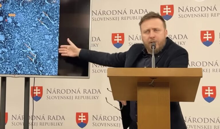 Tvrdenia o vakcínach NEOSTALI BEZ ODOZVY! Polícia preveruje analýzu splnomocnenca Kotlára