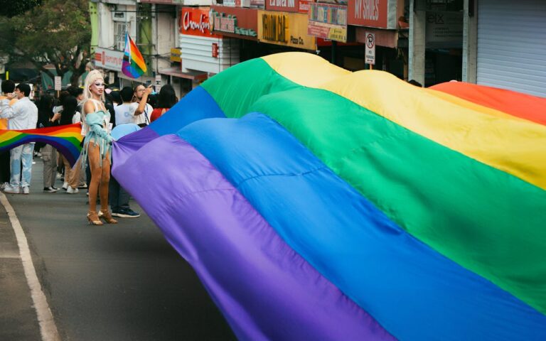 EÚ pritvrdzuje: krajiny porušujúce práva LGBT+ môžu skončiť pred súdom. AJ SLOVENSKO