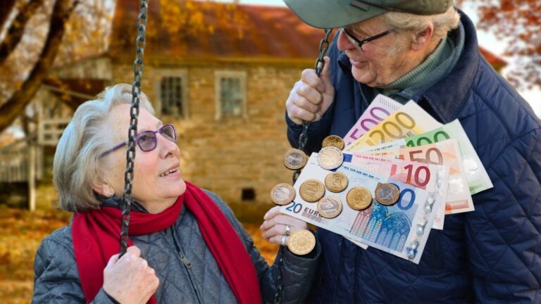 NEČAKANÝ NÁRAST: Dôchodky v roku 2026 budú vyššie, než sa čakalo. Kvôli TOMUTO údaju!