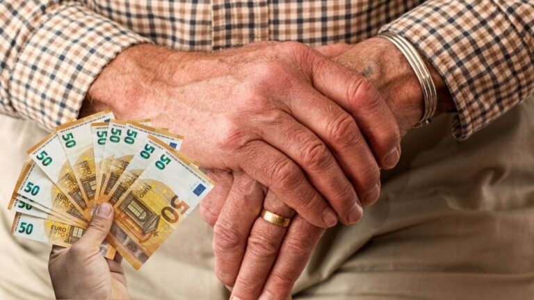 Dôchodcovia, pozor! Nová povinnosť v zákone vás môže stáť až 5 000 eur!