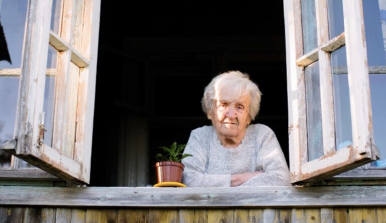 „Mám 67 rokov a žijem sama. Chcela som sa presťahovať k dcére, ale odmietli to. Ako žiť ďalej, neviem … „