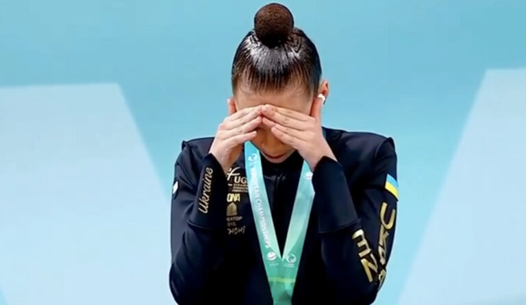 Ukrajinské gymnastky počas ruskej hymny protestovali: Zakryli si oči aj uši!